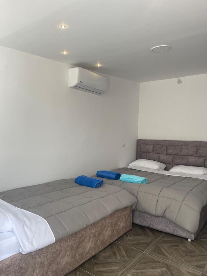 Ylli Guesthouse Пермети Экстерьер фото